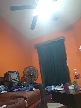 Snapshot of miicheele32 chatting on October 2025 03:18:02 AM miicheele32 online show from October 2025 03:18:02 AM