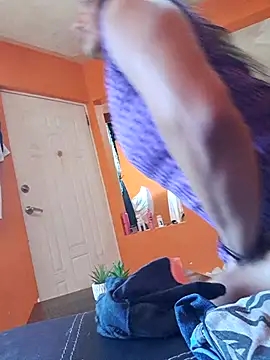 Snapshot of miicheele32 chatting on October 2025 08:02:01 PM miicheele32 online show from October 2025 08:02:01 PM