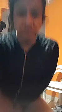 Snapshot of miicheele32 chatting on March 2025 02:52:02 PM miicheele32 online show from March 2025 02:52:02 PM