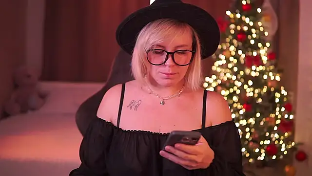 Snapshot of Charming_Daphny chatting on December 2025 06:16:02 AM Charming Daphny online show from December 2025 06:16:02 AM