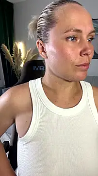 Snapshot of Charming_Daphny chatting on July 2026 11:07:02 AM Charming Daphny online show from July 2026 11:07:02 AM