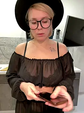 Snapshot of Charming_Daphny chatting on December 2025 05:21:02 AM Charming Daphny online show from December 2025 05:21:02 AM