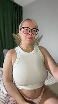 Snapshot of Charming_Daphny chatting on June 2026 06:29:01 AM Charming Daphny online show from June 2026 06:29:01 AM