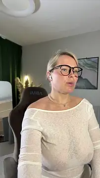 Snapshot of Charming_Daphny chatting on June 2026 06:41:02 AM Charming Daphny online show from June 2026 06:41:02 AM