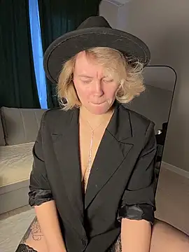 Snapshot of Charming_Daphny chatting on February 2026 12:04:02 PM Charming Daphny online show from February 2026 12:04:02 PM