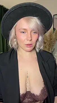 Charming Daphny online show from April 2026 11:05:02 AM