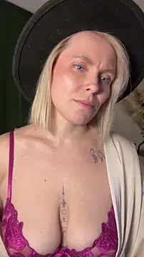 Charming Daphny online show from April 2026 04:41:01 PM