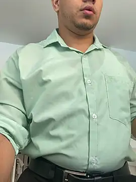 Snapshot of Juanes432 chatting on February 2026 07:03:01 PM Juanes432 online show from February 2026 07:03:01 PM