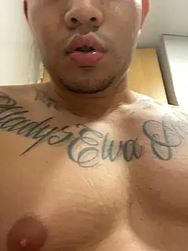 Snapshot of Juanes432 chatting on February 2026 06:03:01 AM Juanes432 online show from February 2026 06:03:01 AM