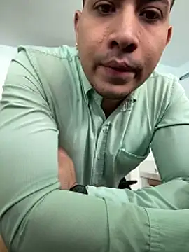 Snapshot of Juanes432 chatting on February 2026 07:33:02 PM Juanes432 online show from February 2026 07:33:02 PM