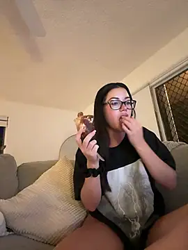 Snapshot of summermc_xx chatting on March 2025 09:48:02 AM summermc xx online show from March 2025 09:48:02 AM