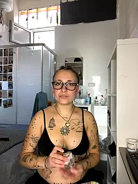 Hawitxui online show from October 2025 11:44:02 AM