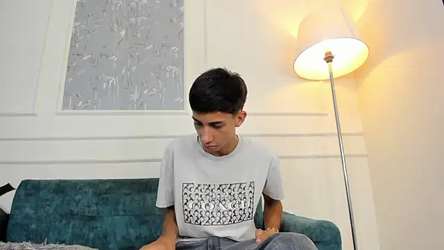 Lucian Davi online show from October 2025 12:17:02 PM