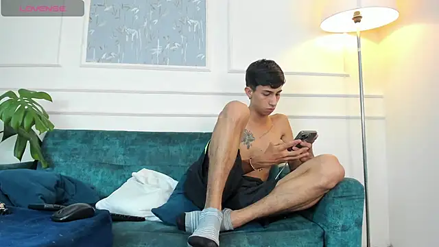 Lucian Davi online show from March 2025 06:26:02 PM