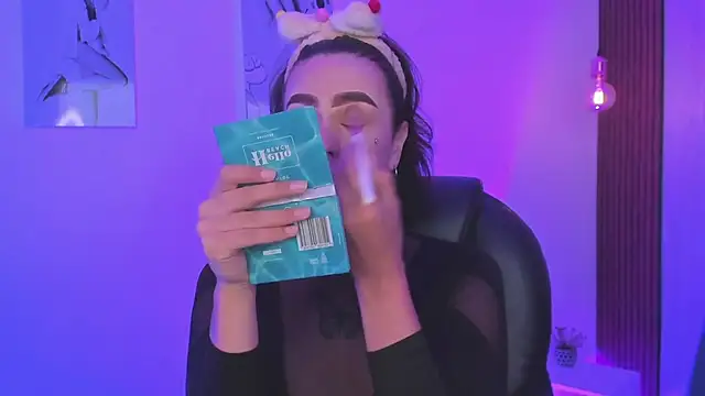 miah connor online show from November 2025 07:39:01 PM