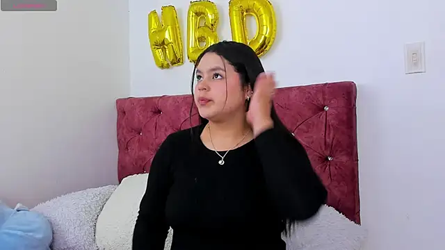 skyhotgirll online show from April 2026 06:59:02 PM