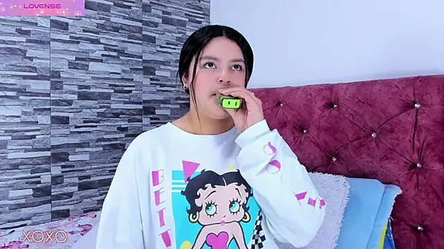 skyhotgirll online show from February 2025 06:24:01 PM