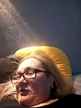 Snapshot of HelenaGlossX chatting on March 2025 04:41:01 PM HelenaGlossX online show from March 2025 04:41:01 PM