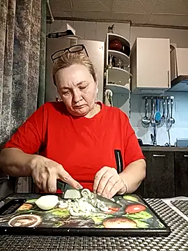 Snapshot of HelenaGlossX chatting on November 2025 12:09:01 PM HelenaGlossX online show from November 2025 12:09:01 PM