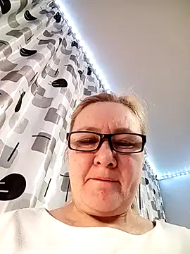 Snapshot of HelenaGlossX chatting on January 2025 03:55:02 AM HelenaGlossX online show from January 2025 03:55:02 AM