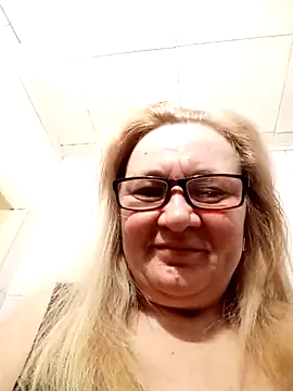 Snapshot of HelenaGlossX chatting on March 2025 01:13:01 AM HelenaGlossX online show from March 2025 01:13:01 AM