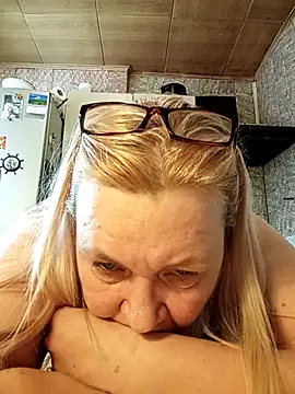 Snapshot of HelenaGlossX chatting on February 2025 11:42:02 AM HelenaGlossX online show from February 2025 11:42:02 AM