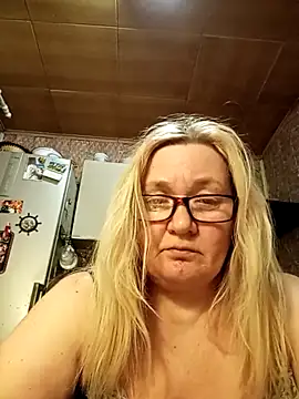 Snapshot of HelenaGlossX chatting on March 2025 05:29:01 PM HelenaGlossX online show from March 2025 05:29:01 PM