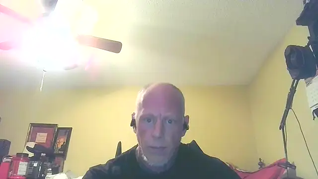 hunterbiggun007 online show from December 2025 06:36:02 PM