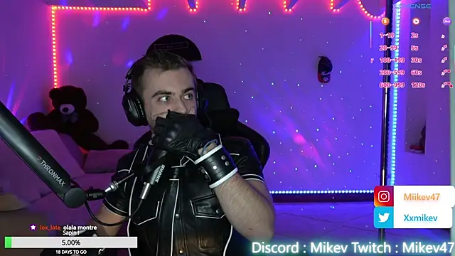 Mikev online show from November 2025 07:07:01 PM