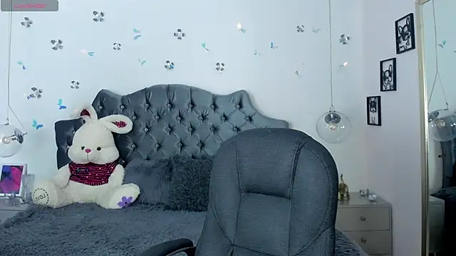 Snapshot of _Antonnela_ chatting on March 2025 01:50:02 PM Antonnela online show from March 2025 01:50:02 PM