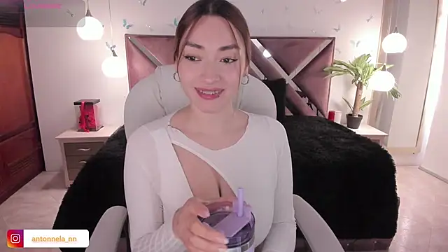  Antonnela  online show from December 2025 04:06:01 PM