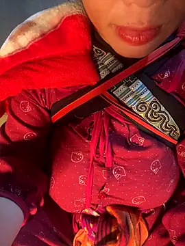 Laura8910 online show from November 2025 12:31:02 PM