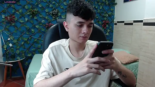 Waturox online show from February 2025 07:26:02 PM
