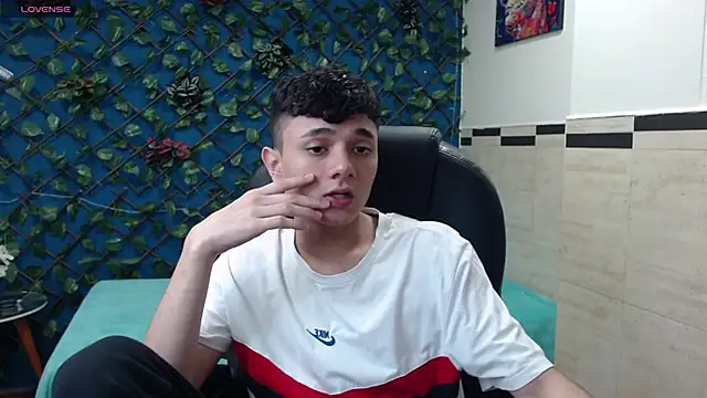 Waturox online show from March 2025 07:06:02 PM