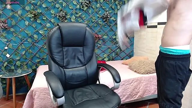 Waturox online show from November 2025 07:08:02 PM