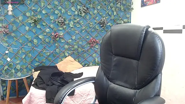 Waturox online show from November 2025 06:56:02 PM