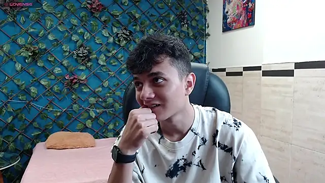 Waturox online show from November 2025 06:33:02 PM