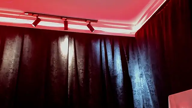 MiaKnox online show from April 2026 12:12:01 AM