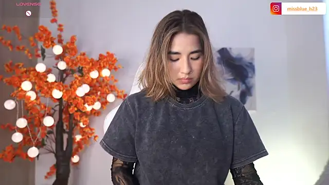 VictoriaHiill online show from December 2025 05:49:02 PM