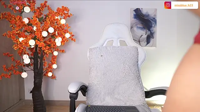 VictoriaHiill online show from September 2025 07:49:01 PM