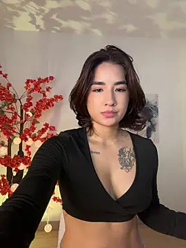 VictoriaHiill online show from April 2026 06:14:01 PM