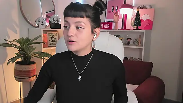 nahiapaws online show from January 2026 05:52:01 PM