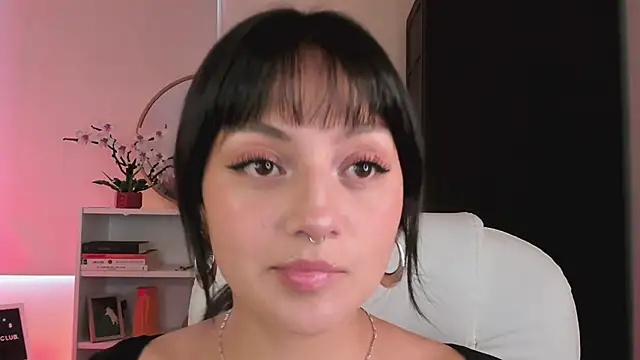 nahiapaws online show from June 2026 10:05:01 PM