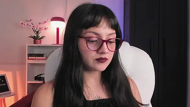 nahiapaws online show from April 2026 11:11:01 PM