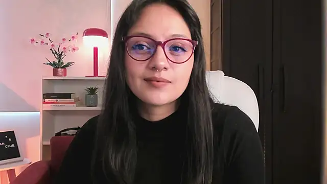 nahiapaws online show from April 2026 06:30:02 PM