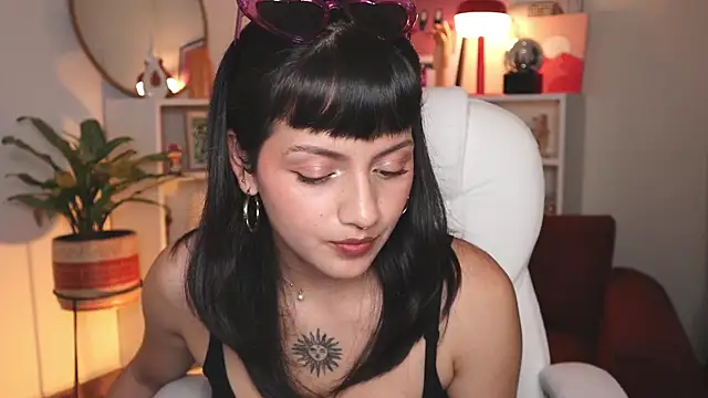 nahiapaws online show from October 2025 07:48:02 PM