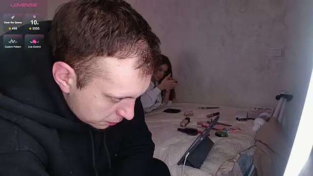 KesandAlex online show from February 2025 03:07:01 PM