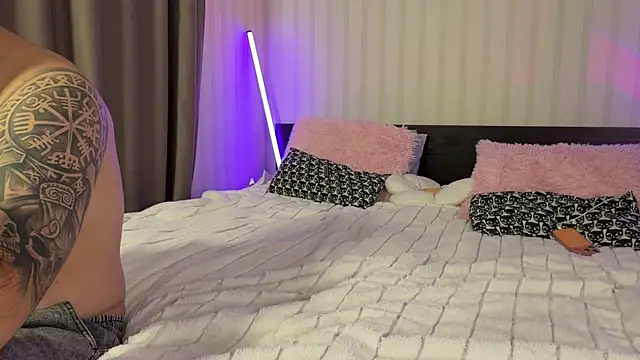 KesandAlex online show from November 2025 04:33:02 PM