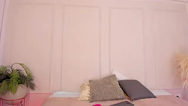 Mariapettit online show from March 2026 01:06:01 PM