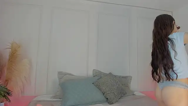 Snapshot of Mariapettit chatting on June 2026 04:43:02 AM Mariapettit online show from June 2026 04:43:02 AM